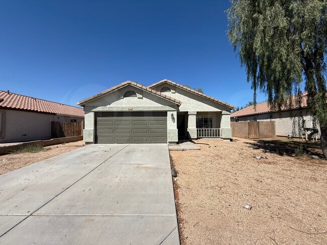 Building Photo - 8222 W Pima St