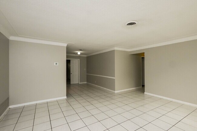 Building Photo - 831 NW 43rd Ave