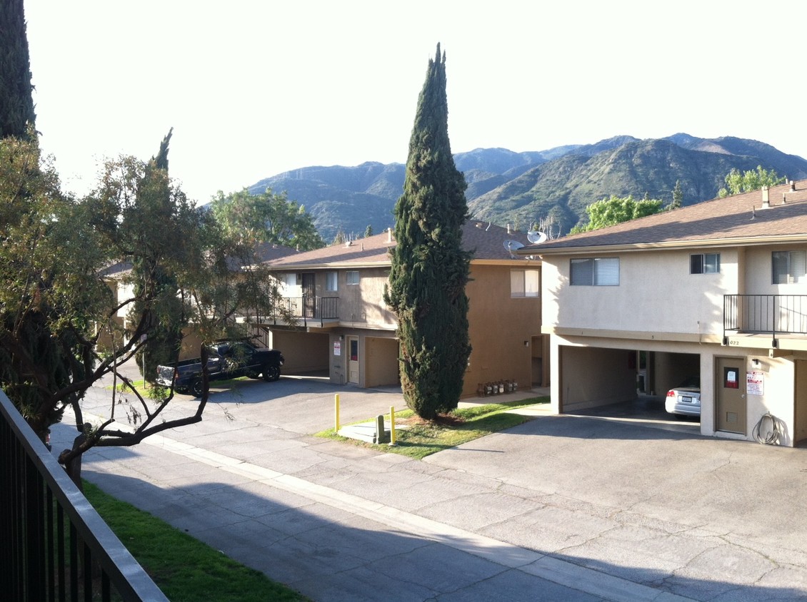 Primary Photo - 1025 W Calle De la Luna