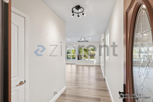 Building Photo - Unit