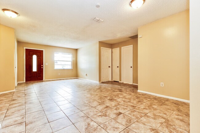 Building Photo - 39643 Meadowood Loop