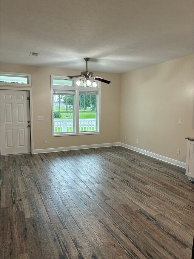 Foto del edificio - Newly Renovated 2/1 Duplex