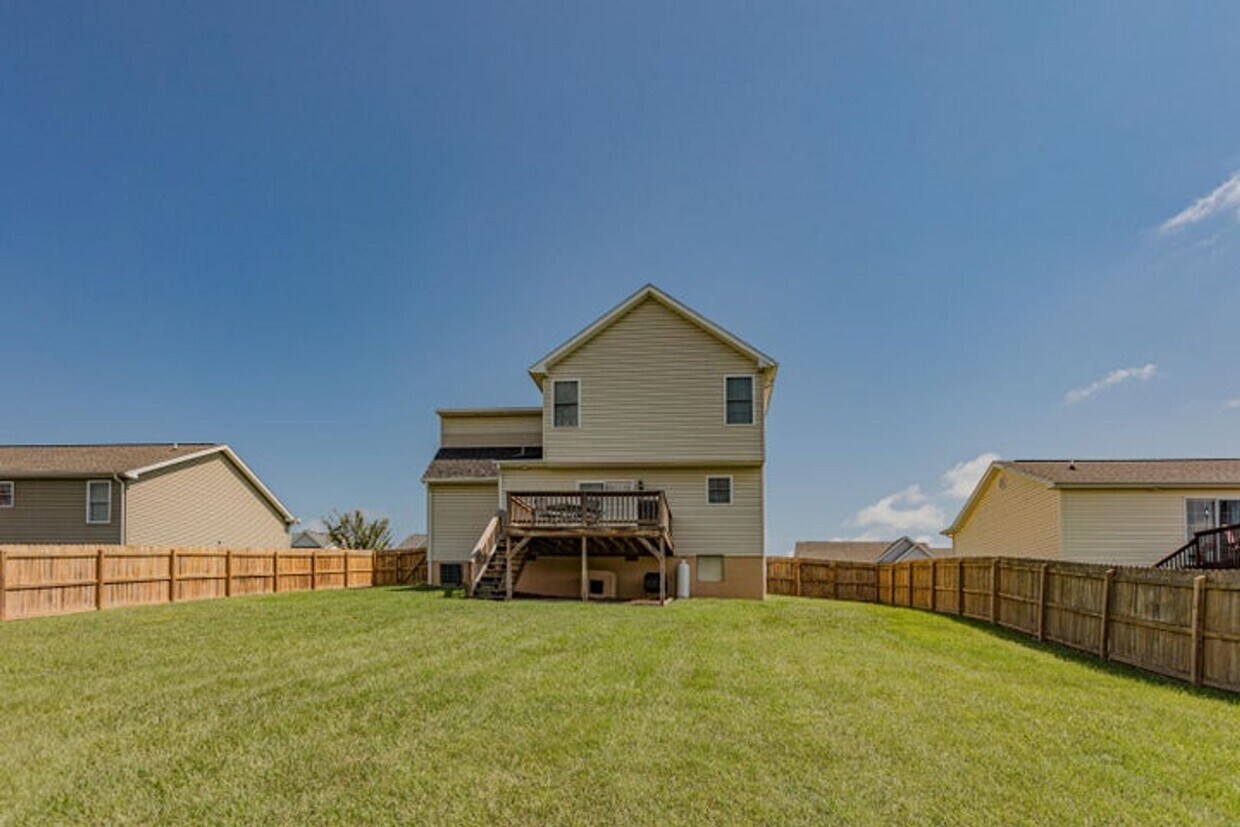 Primary Photo - 4BR, 2.5 Ba home in the Saddlebrook Ridge ...