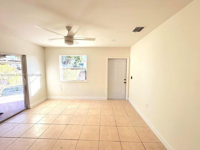 Building Photo - 71 E 15th St