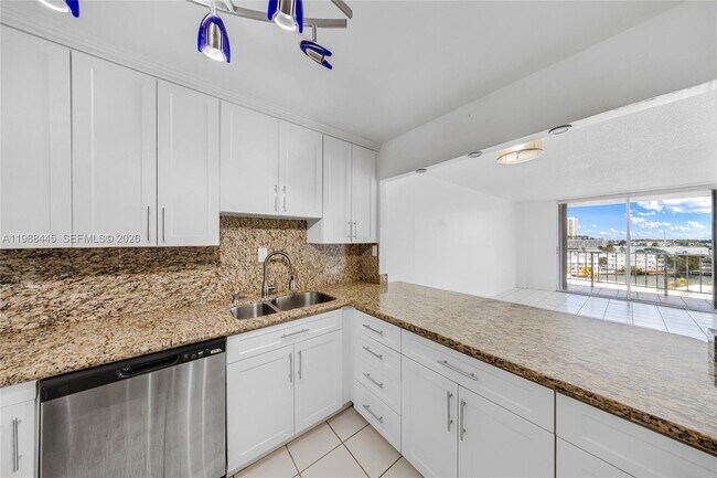 Foto del edificio - 6900 Bay Dr