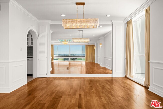 Building Photo - 2220 Ave of the Stars
