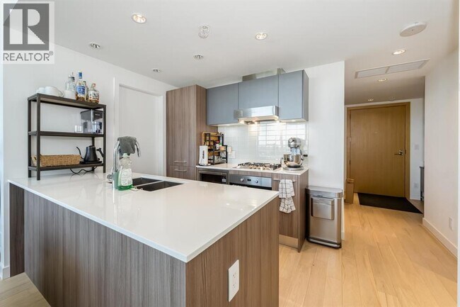 Photo du bâtiment - 2220 Kingsway