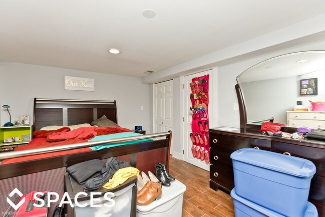 Building Photo - 1 br, 1 bath Apartment - 1743 West Addison #G