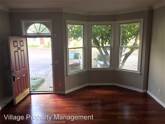 Building Photo - 3 br, 2.5 bath House - 223 Fairmont Court