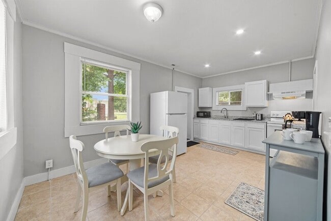 Building Photo - 4196 N Lee St