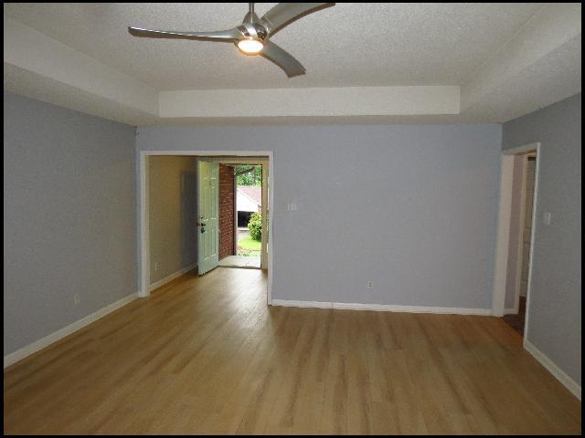 Foto del edificio - 3704 Lakewood Valley Dr