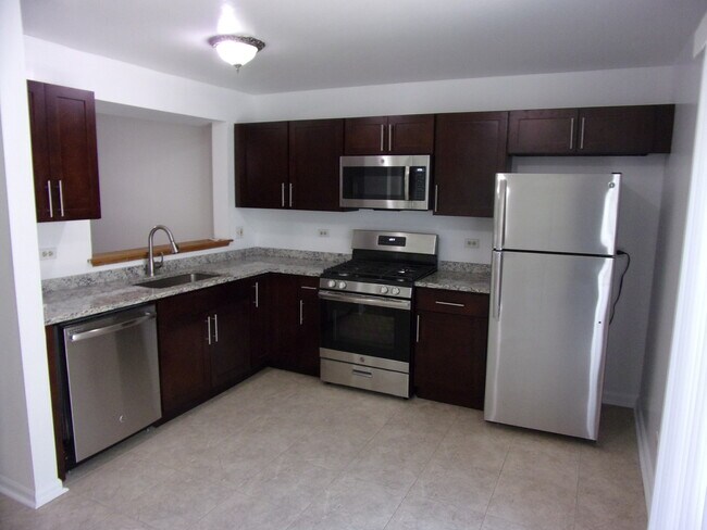 Building Photo - 329 W Whispering Oaks Ln