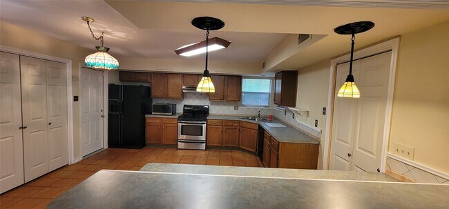 Foto del edificio - 20111 Beechview Ln