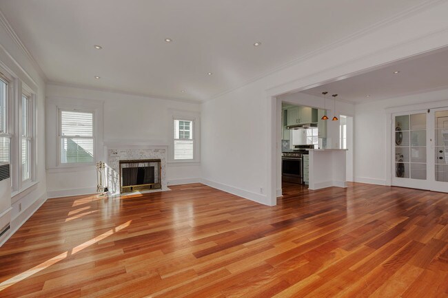 Building Photo - 506 N St Andrews Pl