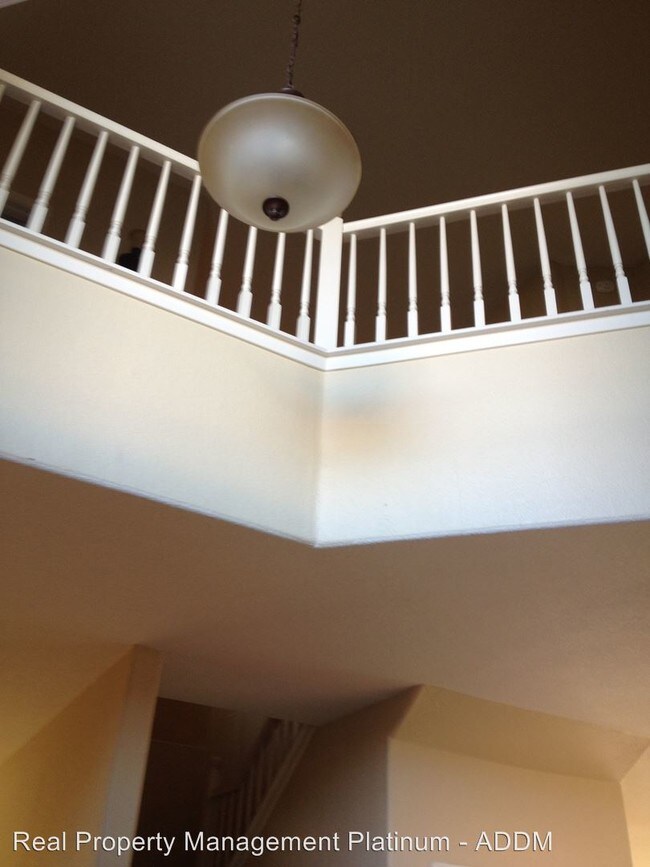 Foto del edificio - 5 br, 3 bath House - 2995 E. Trenton