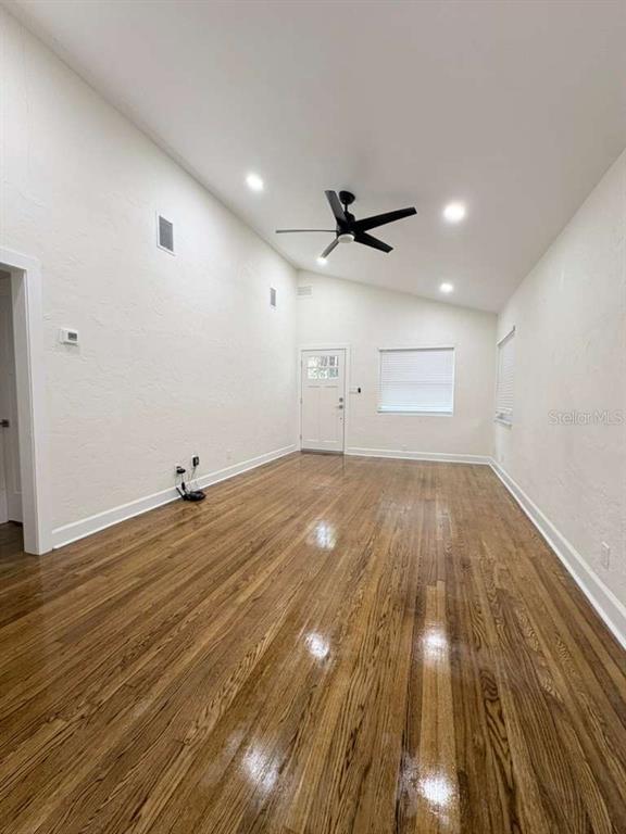 Foto del edificio - 715 NE 3rd St
