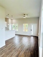 Building Photo - 203 3rd St