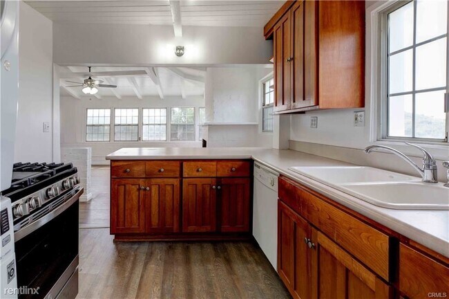 Foto del edificio - 1 br, 1 bath House - 9873 1/2 Mcbroom Street