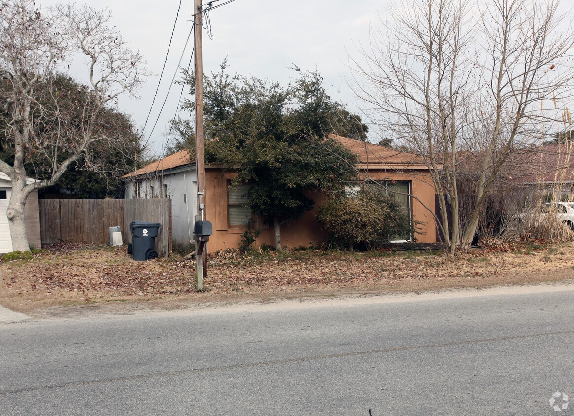 Russo S Cape Fear Apartments Carolina Beach Nc Apartments Com