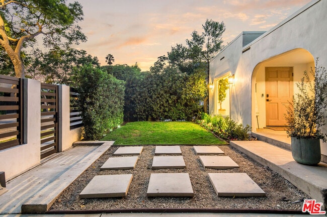 Building Photo - 8717 Dorrington Ave