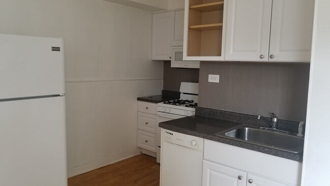 Foto del edificio - 4409 N Kenneth Ave