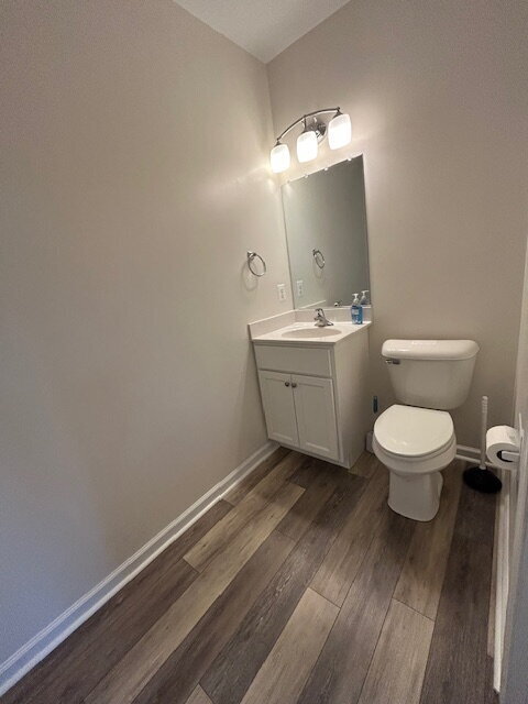 Foto del edificio - Stylish 3-Bed, 2.5-Bath Home on Enna Lane — Linden Living at Its Best