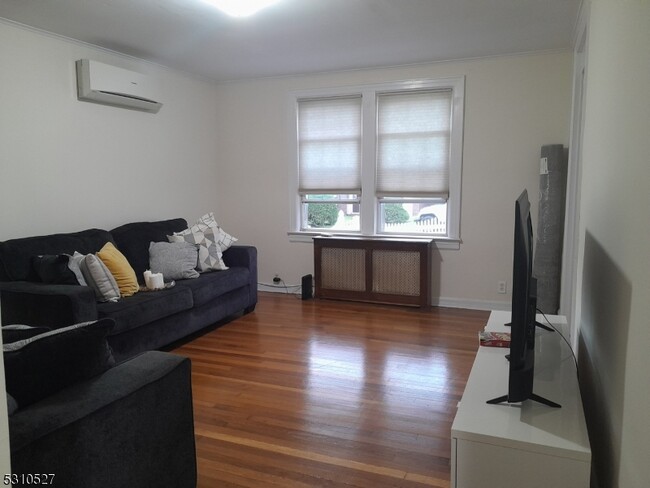 Foto del edificio - 48 Hobart Pl