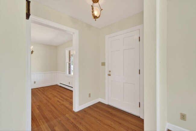 Foto del edificio - 2305 Lakewood Ln