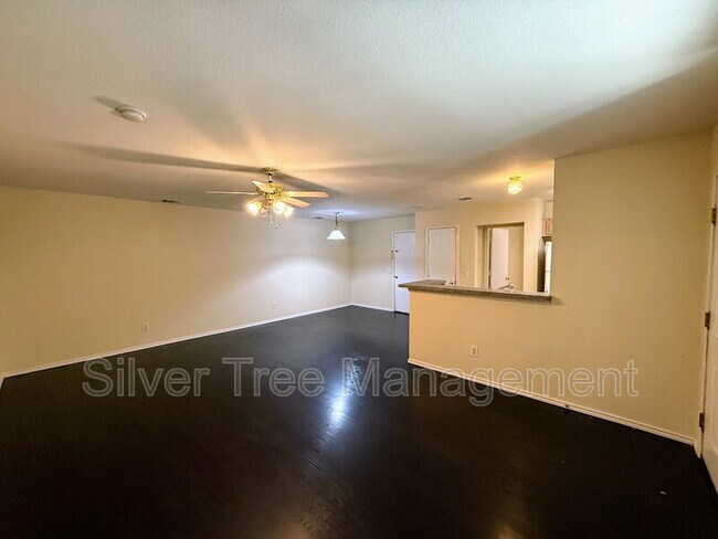 Foto del edificio - 319 Austin Ave