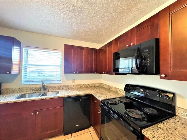 Foto del edificio - 11332 Walsingham Rd