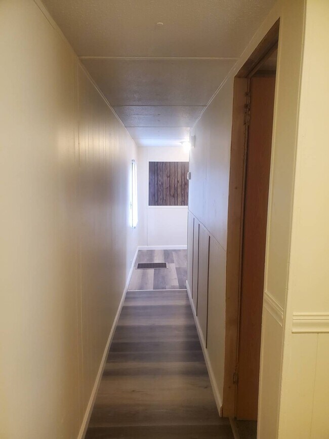 Foto del edificio - 905 Bernard Ln