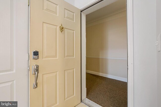Foto del edificio - 5801 Clipper Ln