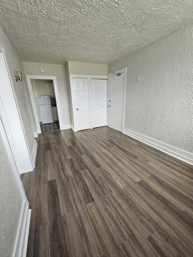 Primary Photo - 208 Giles Blvd E