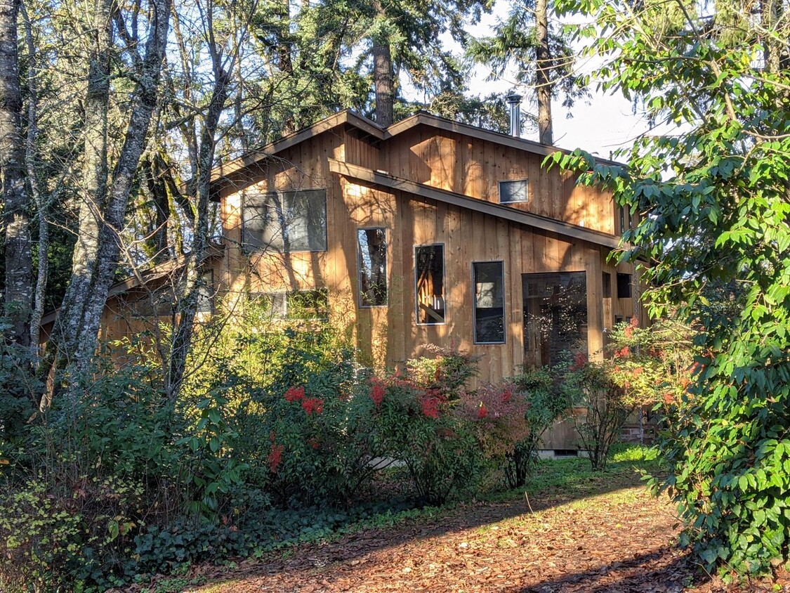 Foto principal - Great 4-Bedroom, 2-Bath Home In South Eugene!