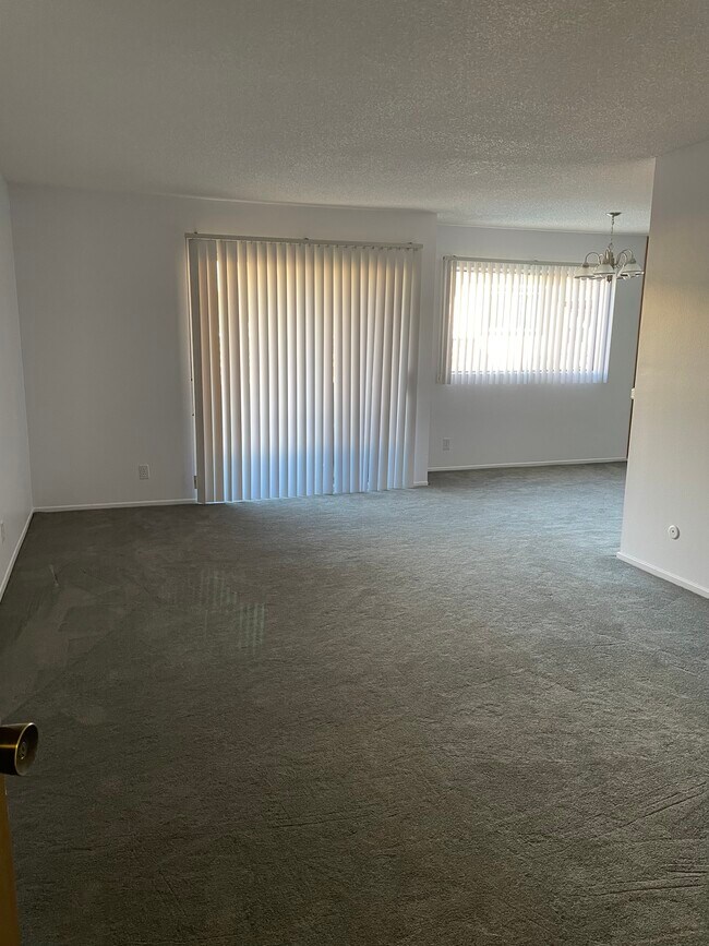 Foto del edificio - 5414 Newcastle Ave