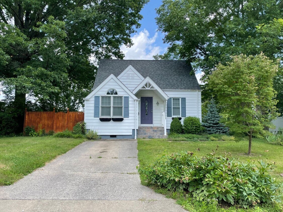 Primary Photo - 3 bedroom/1 bath House Suncrest Close to M...