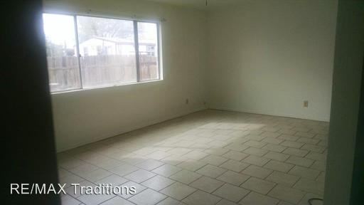 Building Photo - 802 S Sunset Dr