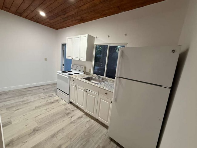 Photo - 3033-3033 NW 15th St Apartment