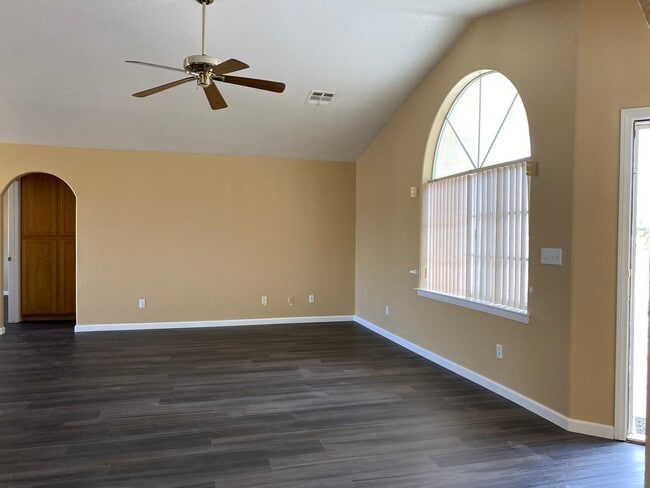 Building Photo - COUNTRY PLACE II U3 - Bluebird Avenue