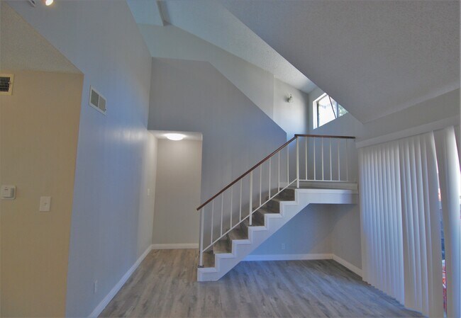 Foto del edificio - 746 N Eucalyptus Ave