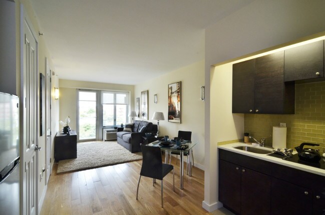 Foto del edificio - 8655 Broadway