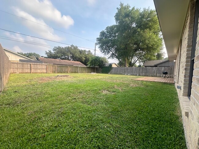 Building Photo - 418 Londonderry Dr