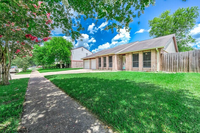 Building Photo - 16238 Sierra Grande Dr