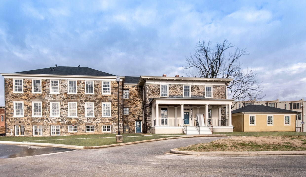 Primary Photo - 3110 Crittenton Pl