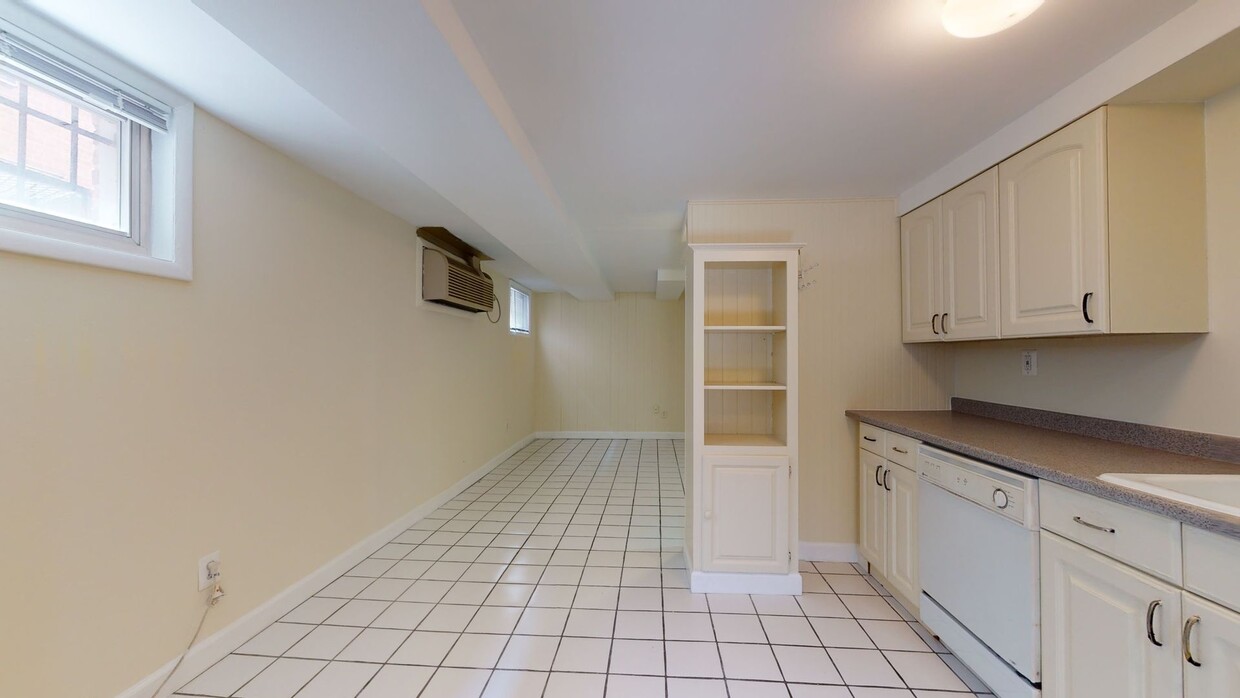 Primary Photo - MacArthur Blvd Studio Apartment W/Off Stre...