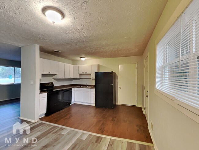 Foto del edificio - 5906 Pineglen Ct