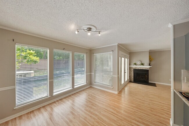Foto del edificio - 3311 Golden Trails Dr