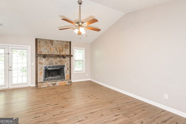 Foto del edificio - 353 Knollwood Ln