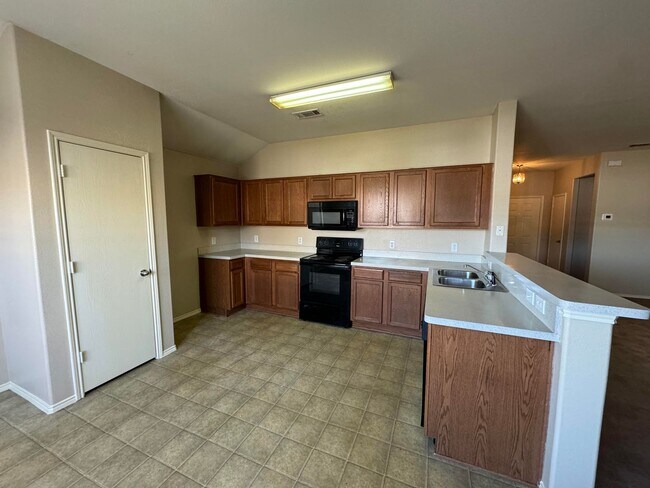 Building Photo - Wonderful Dallas home in a great neighborh...