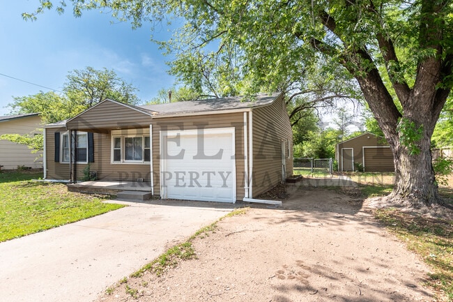 Building Photo - 1401 W 34th St S